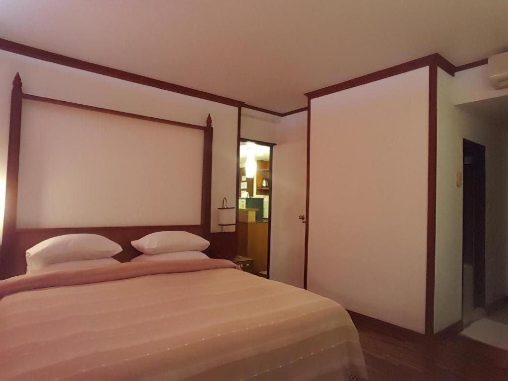 Dusit Hotel Саконнакхон Экстерьер фото