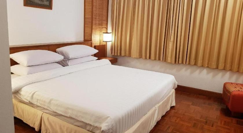 Dusit Hotel Саконнакхон Экстерьер фото