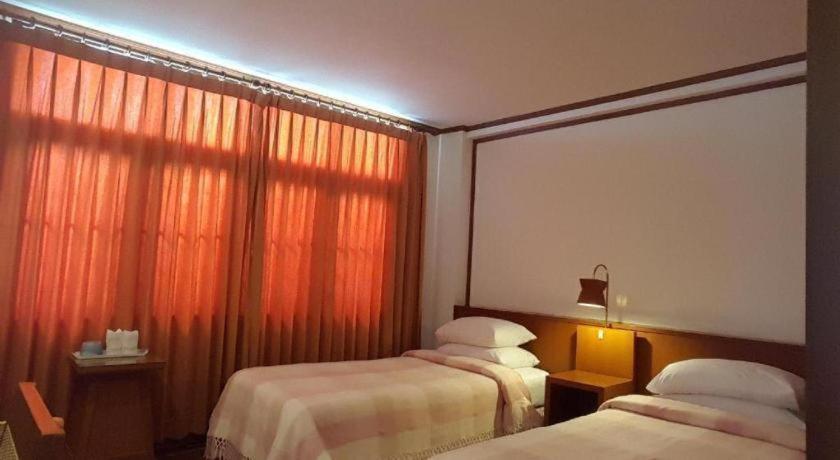 Dusit Hotel Саконнакхон Экстерьер фото