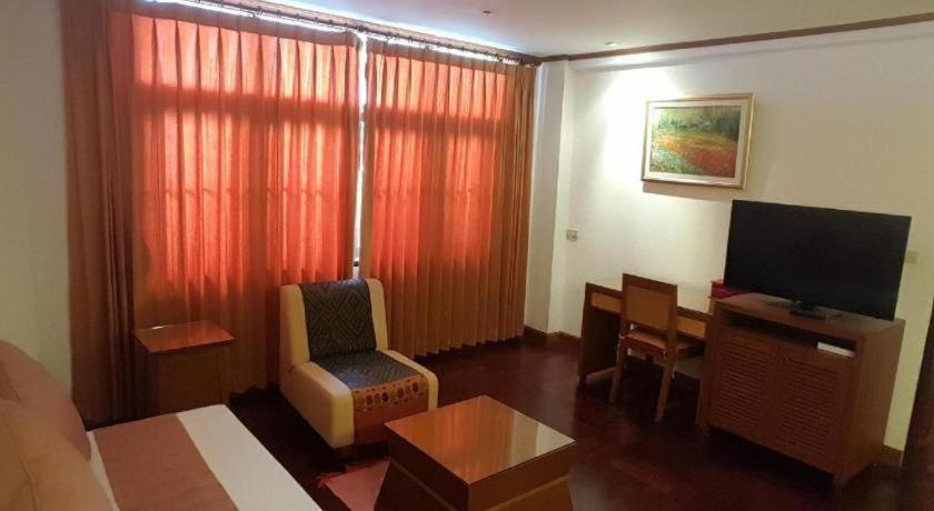 Dusit Hotel Саконнакхон Экстерьер фото