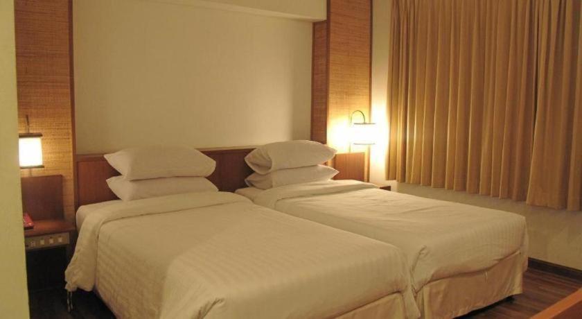 Dusit Hotel Саконнакхон Экстерьер фото