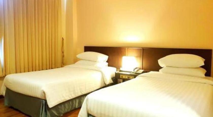 Dusit Hotel Саконнакхон Экстерьер фото