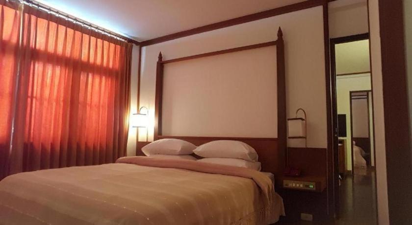 Dusit Hotel Саконнакхон Экстерьер фото